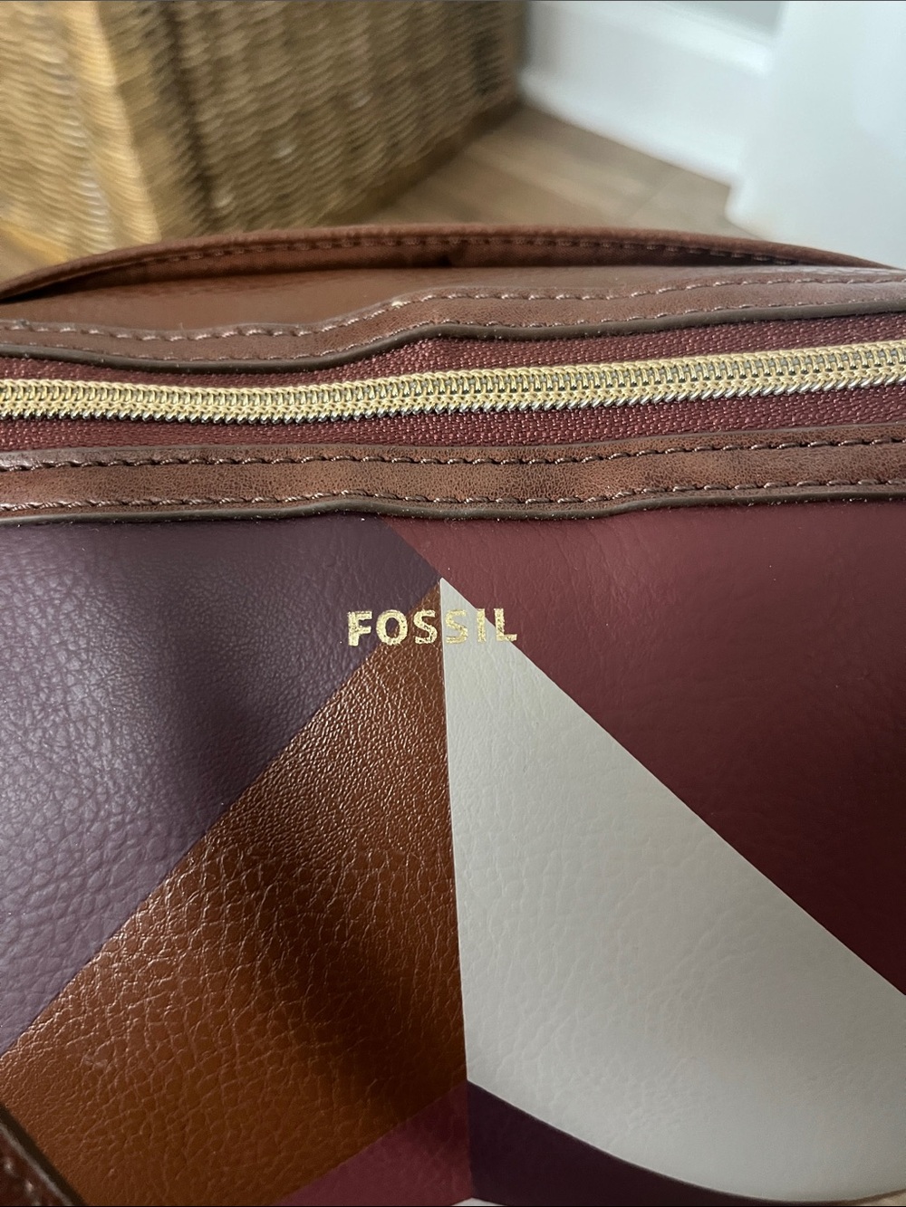 Fossil Sydney Tote in Wine Multi with Signature Key Charm - Picture 3 of 10
